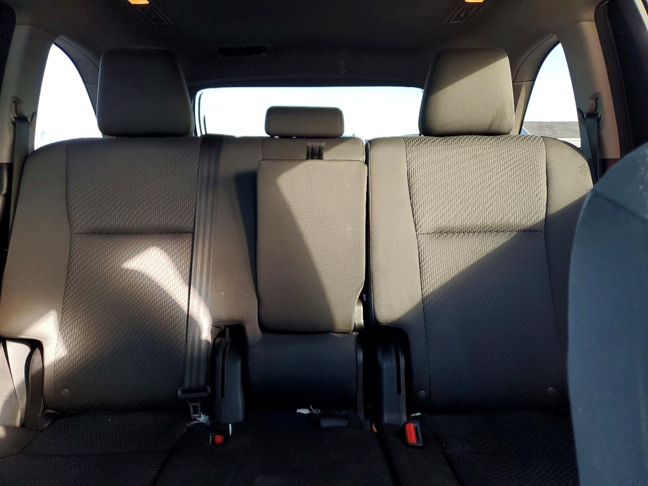 2016 TOYOTA HIGHLANDER LE photo 19