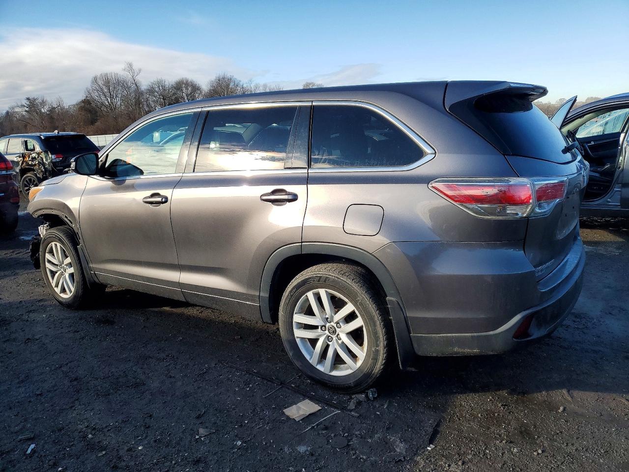 2016 TOYOTA HIGHLANDER LE photo 3