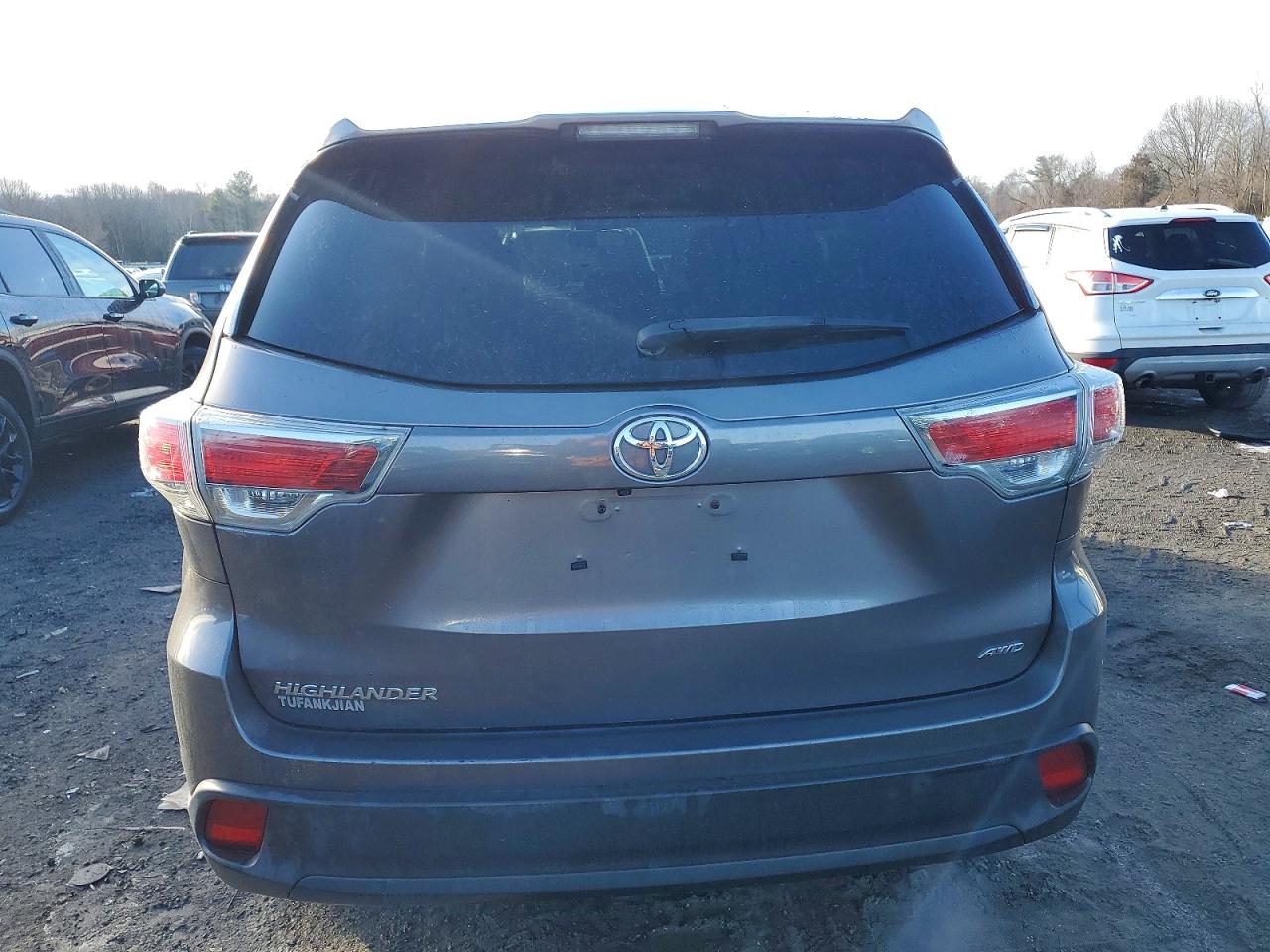 2016 TOYOTA HIGHLANDER LE photo 11