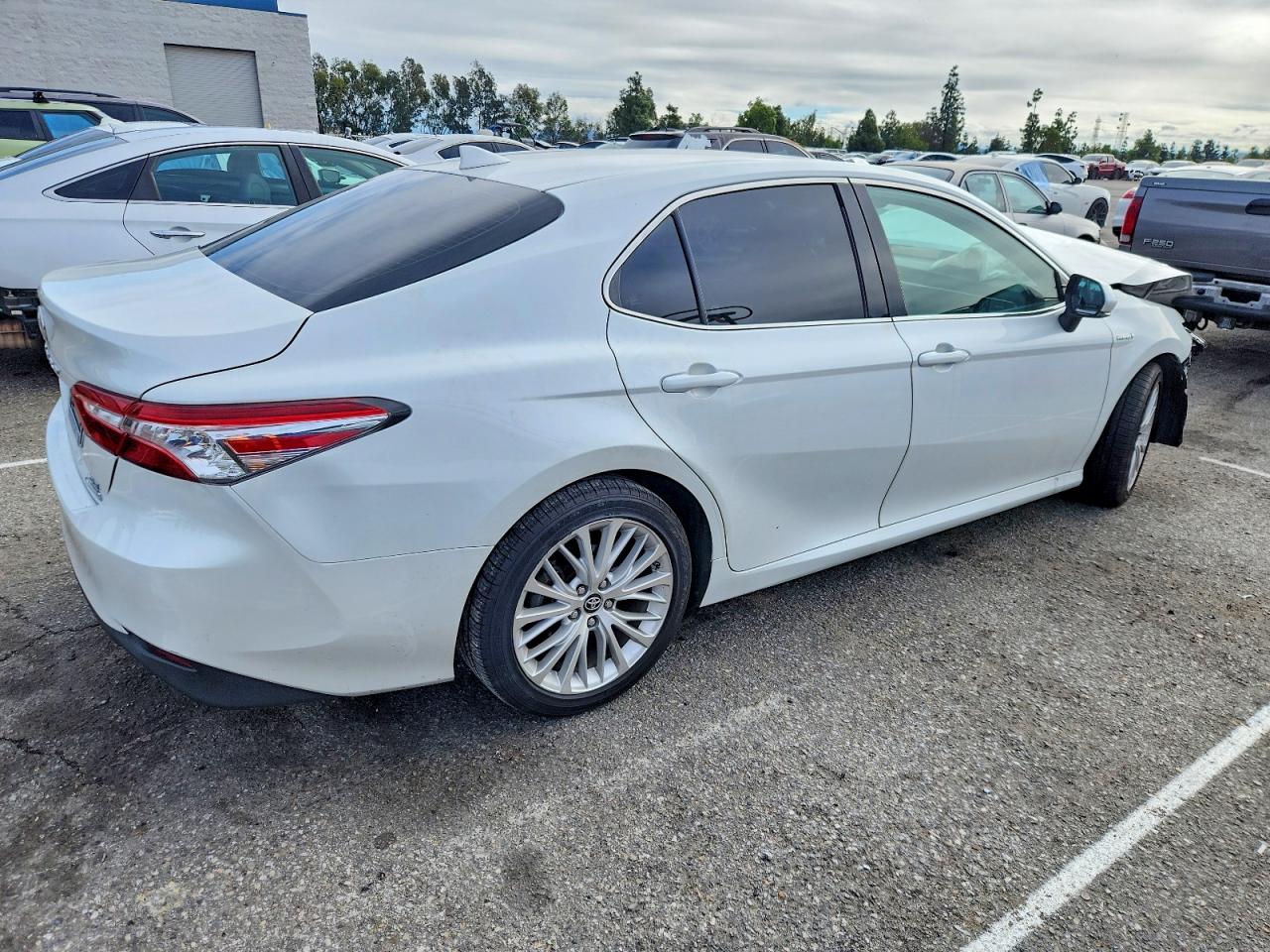 2019 TOYOTA CAMRY HYBRID photo 3