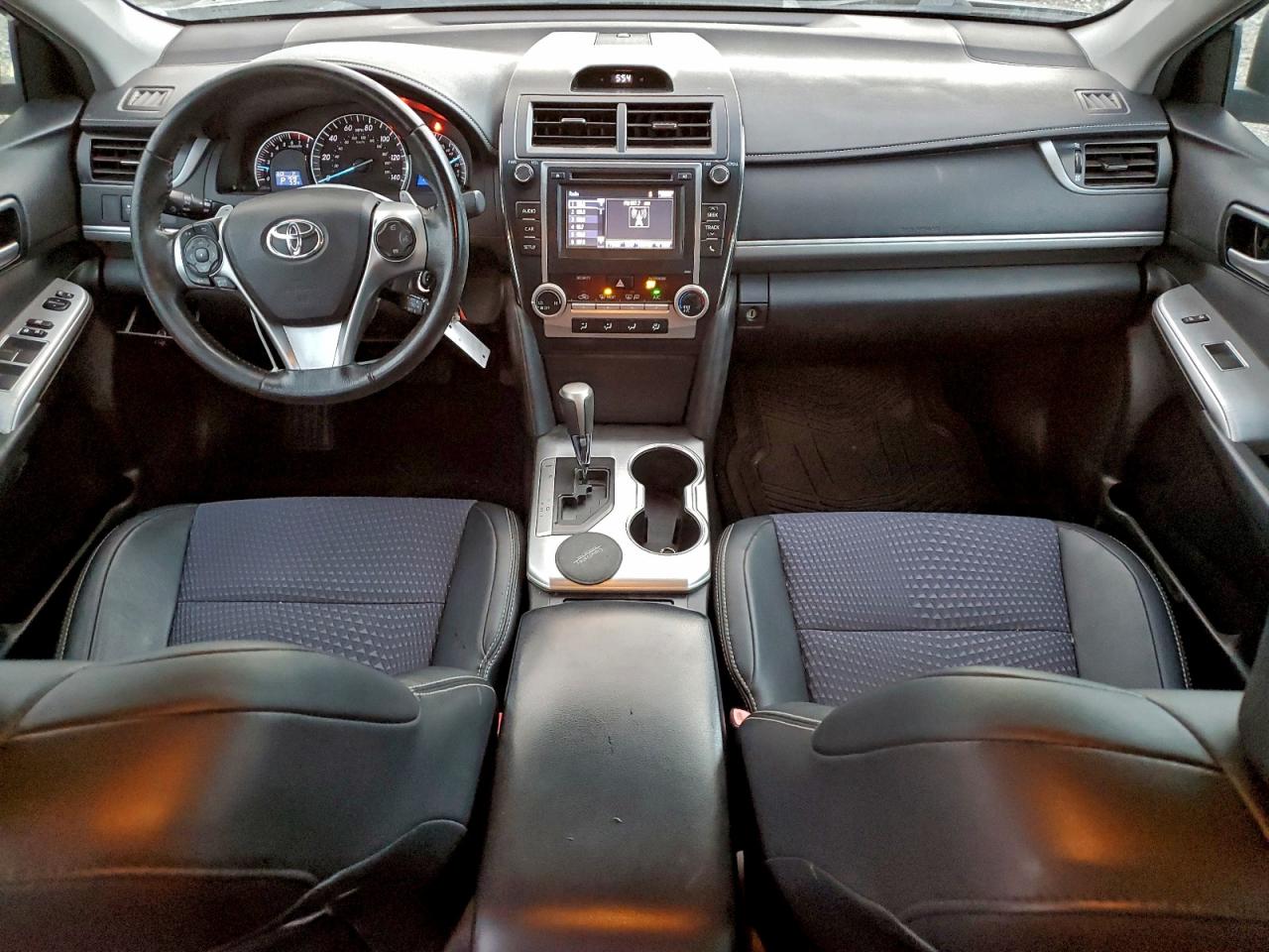 2014 TOYOTA CAMRY L photo 8