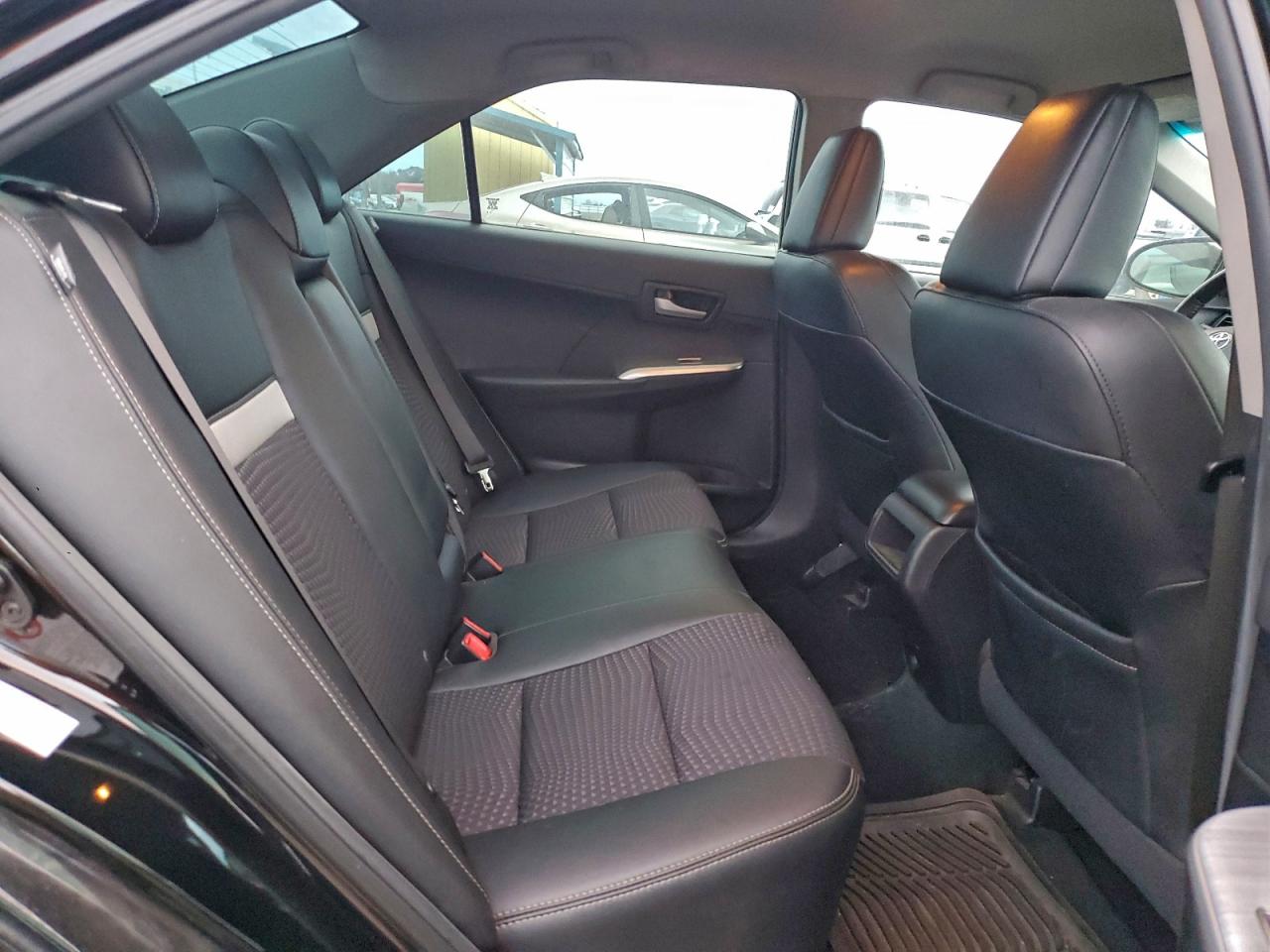 2014 TOYOTA CAMRY L photo 10