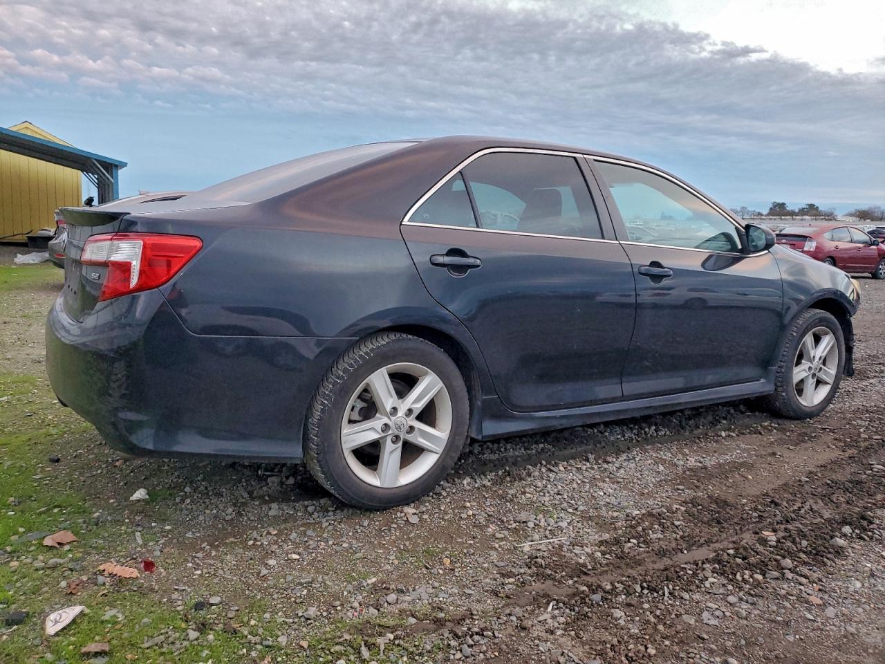 2014 TOYOTA CAMRY L photo 3