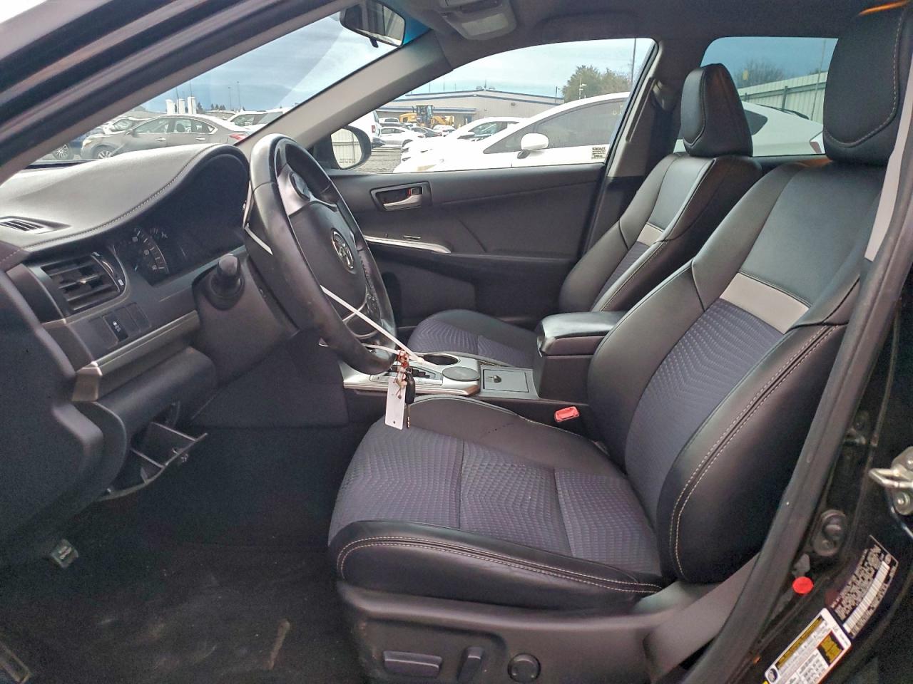2014 TOYOTA CAMRY L photo 7