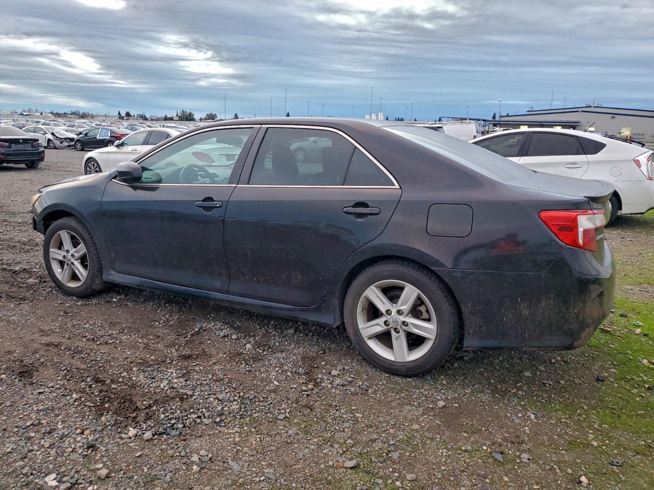 2014 TOYOTA CAMRY L photo 2