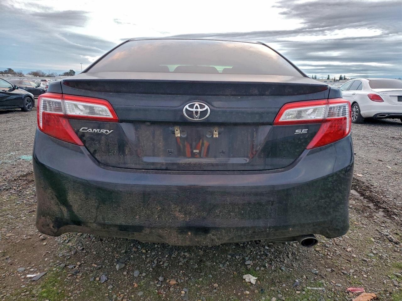 2014 TOYOTA CAMRY L photo 6