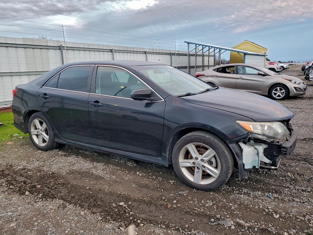 2014 TOYOTA CAMRY L photo 4