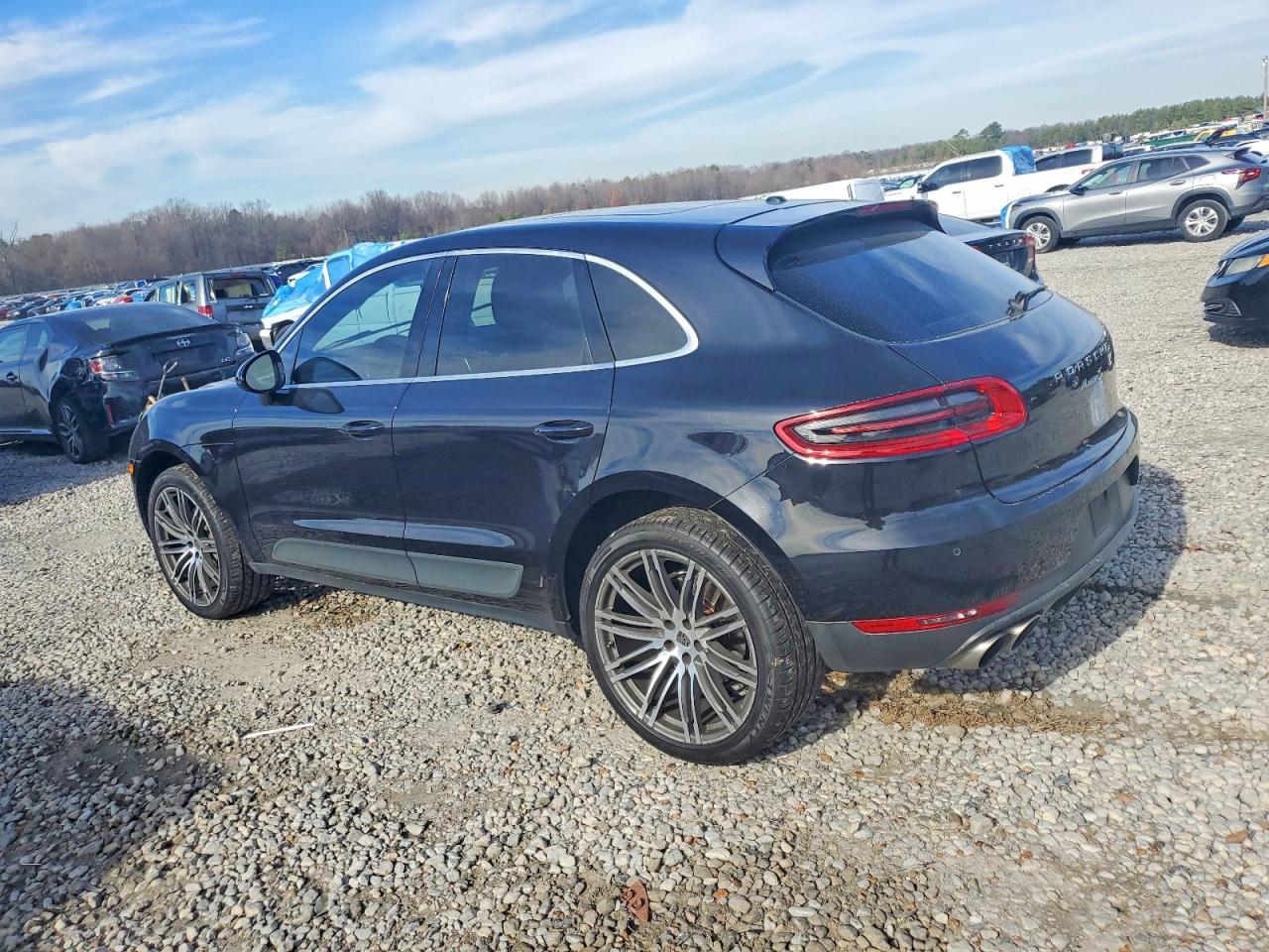 2015 PORSCHE MACAN S photo 2