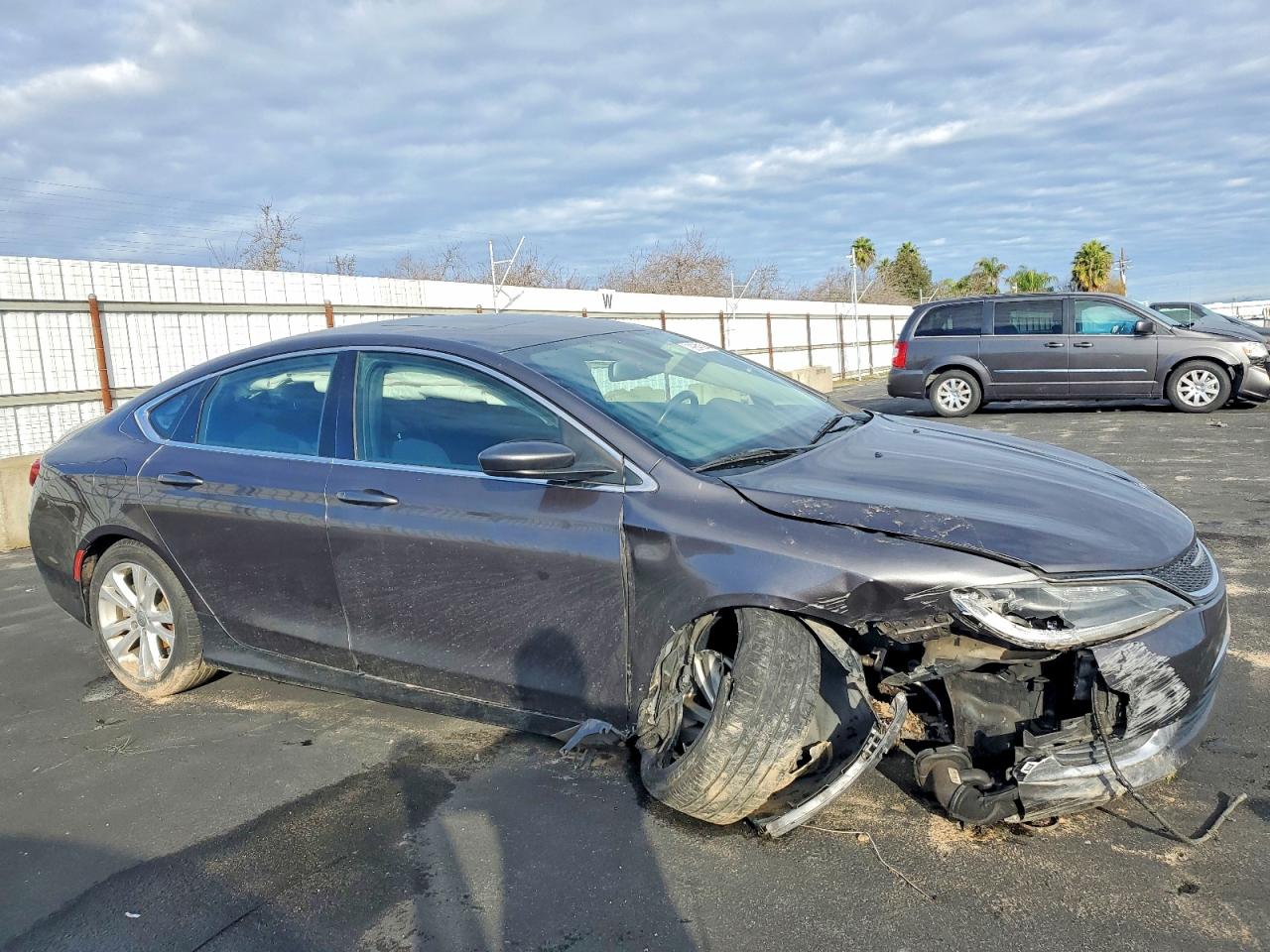 2015 CHRYSLER 200 LIMITED photo 4