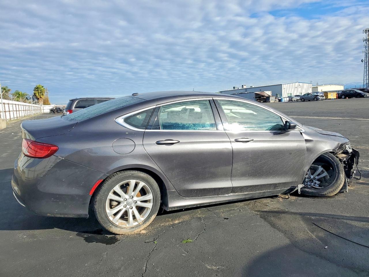 2015 CHRYSLER 200 LIMITED photo 3