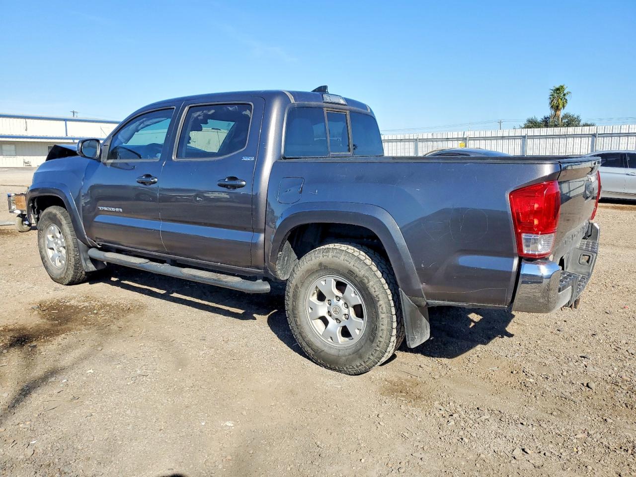 2017 TOYOTA TACOMA DOUBLE CAB photo 2