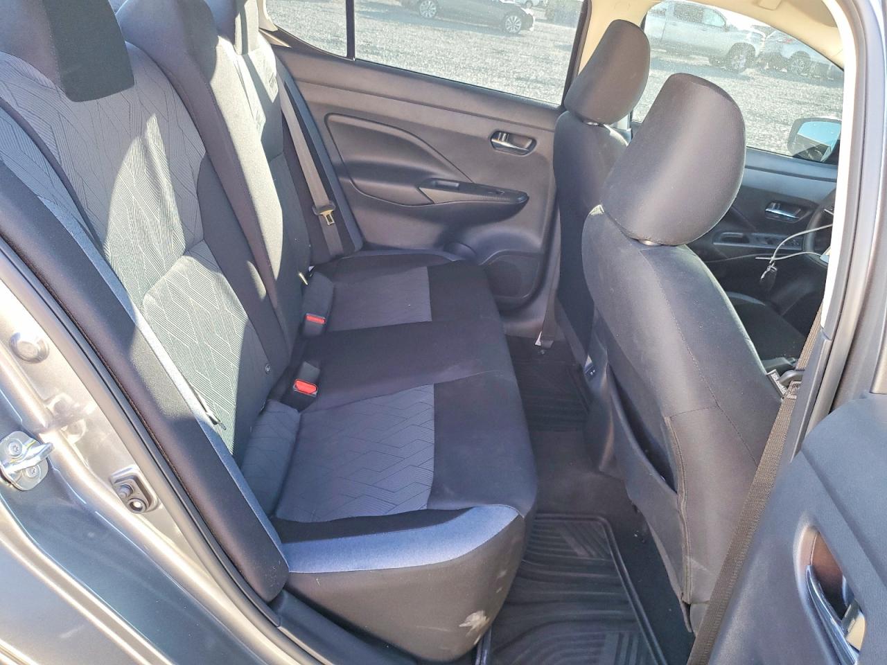 2025 NISSAN VERSA photo 10
