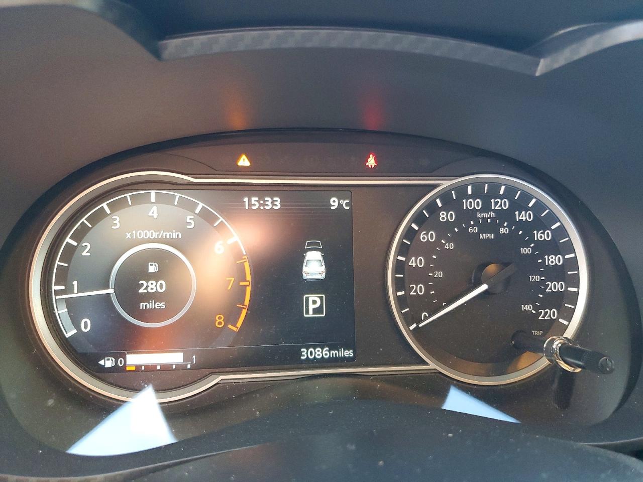 2025 NISSAN VERSA photo 9