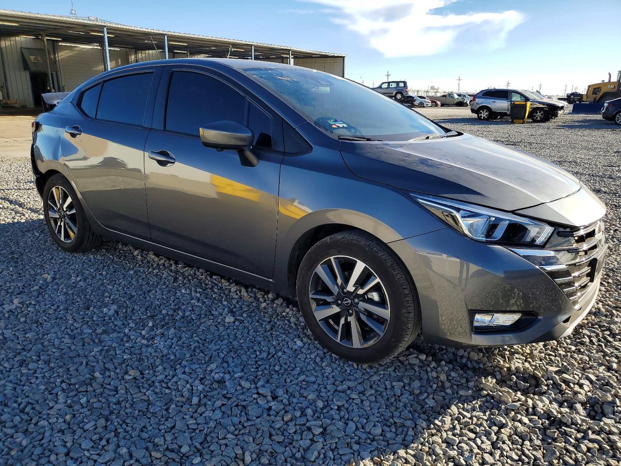 2025 NISSAN VERSA photo 4