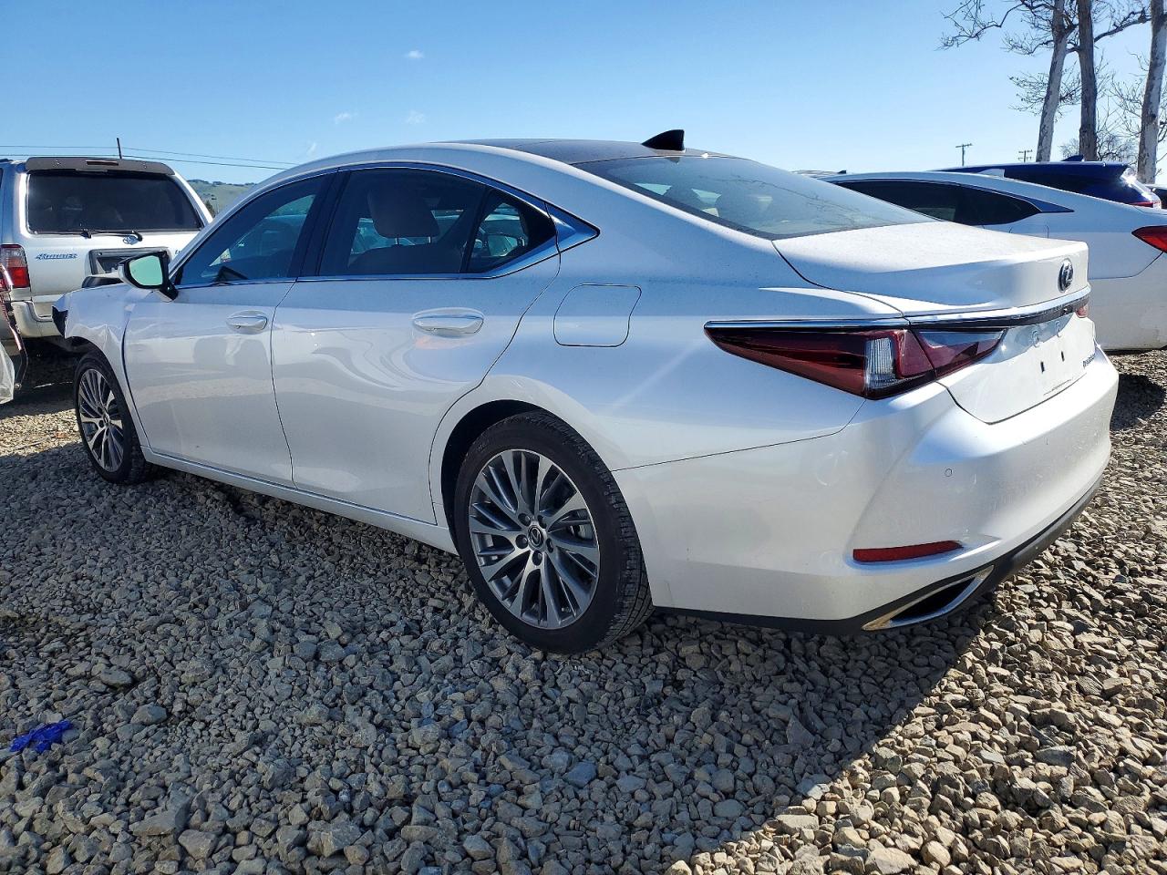 2020 LEXUS ES photo 2