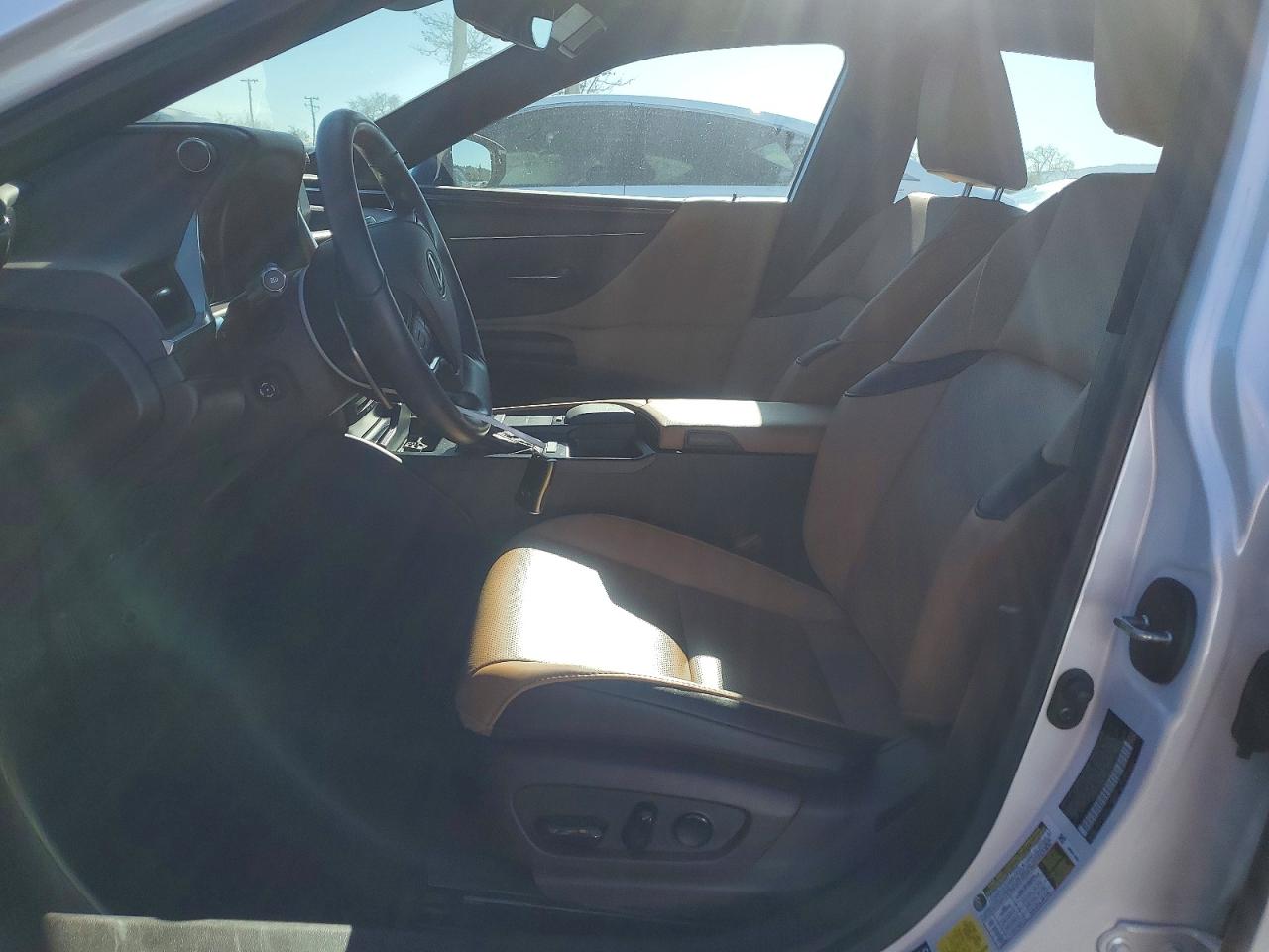 2020 LEXUS ES photo 7