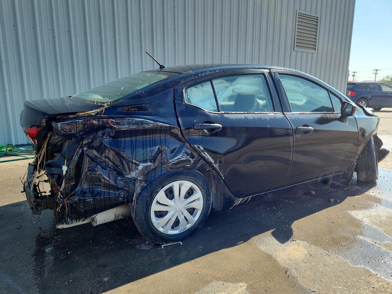2020 NISSAN VERSA S photo 3