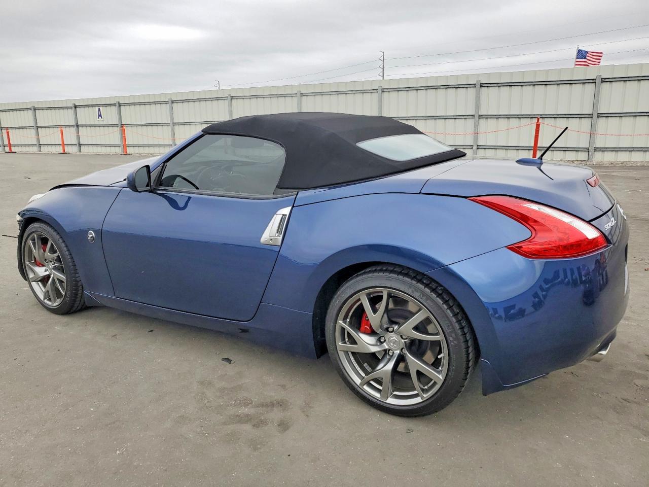 2013 NISSAN 370Z BASE photo 2