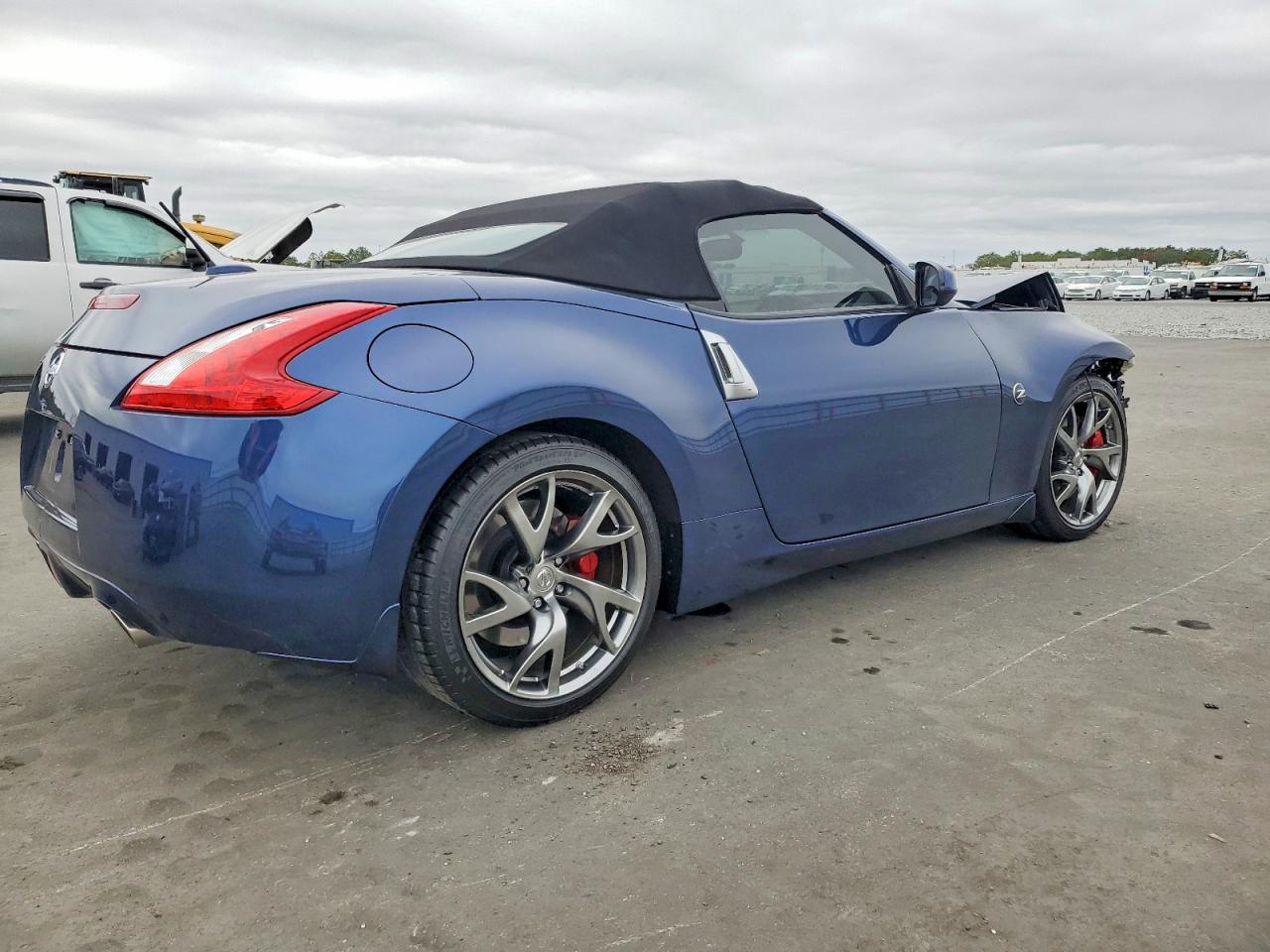 2013 NISSAN 370Z BASE photo 3