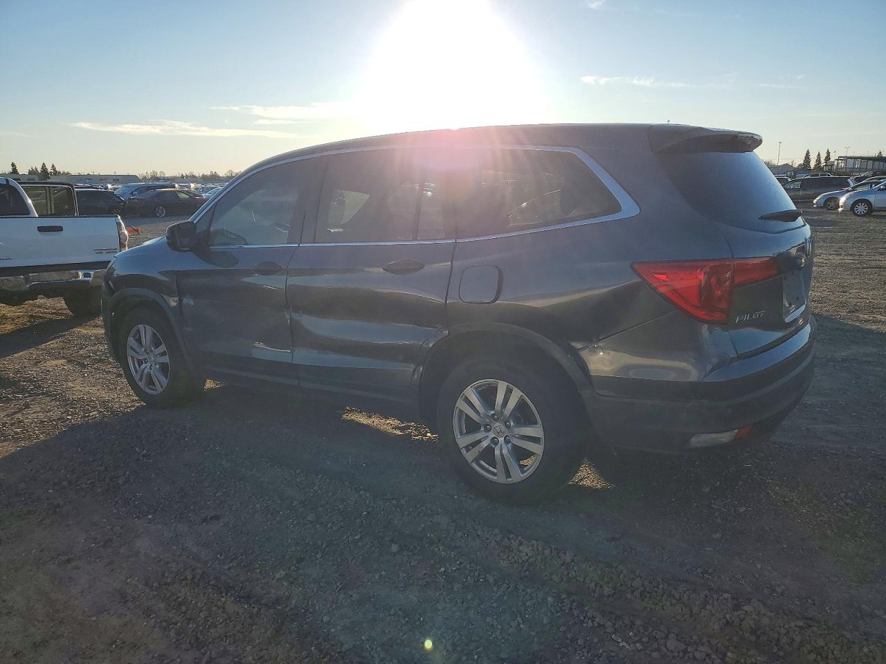 2016 HONDA PILOT LX photo 2