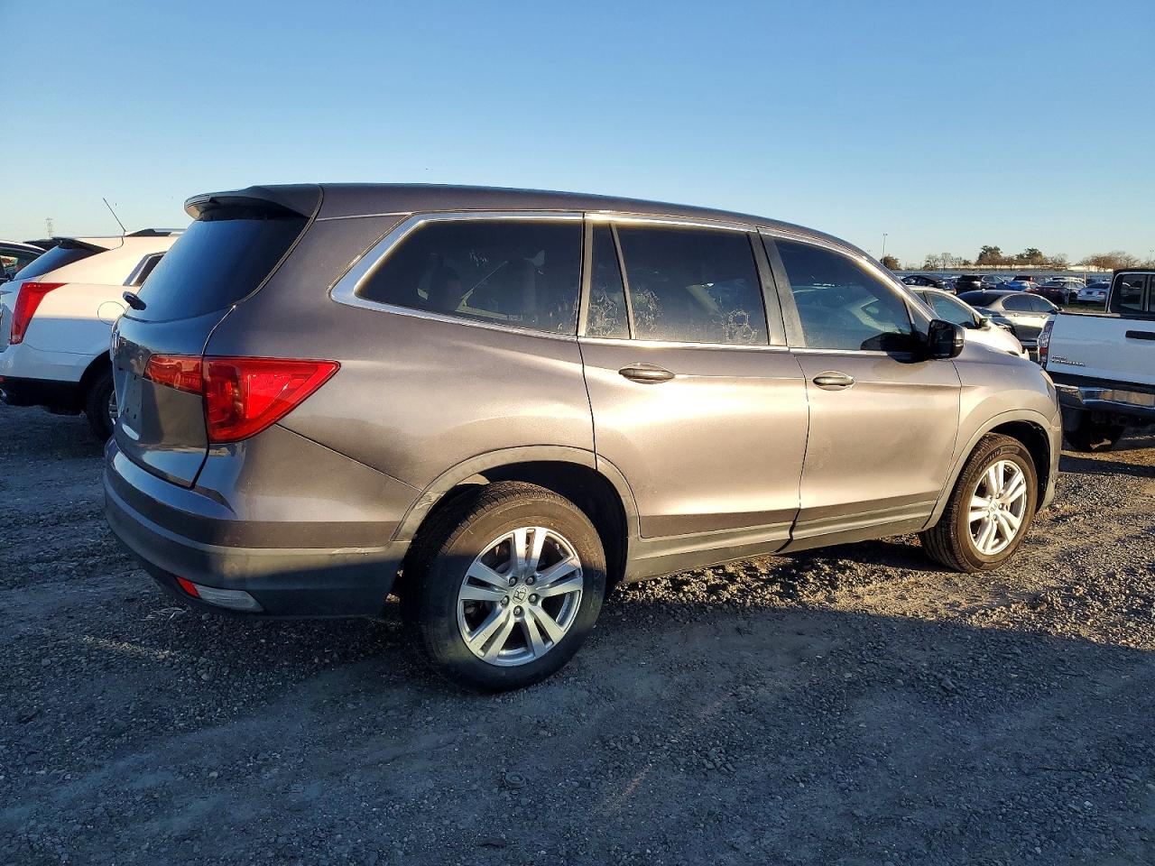 2016 HONDA PILOT LX photo 3