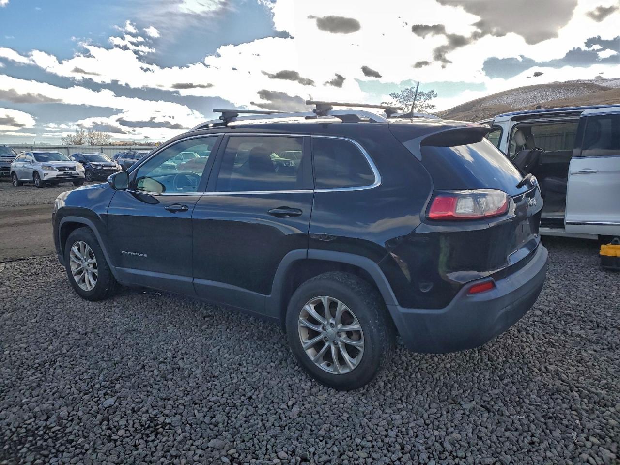 2019 JEEP CHEROKEE LATITUDE photo 2