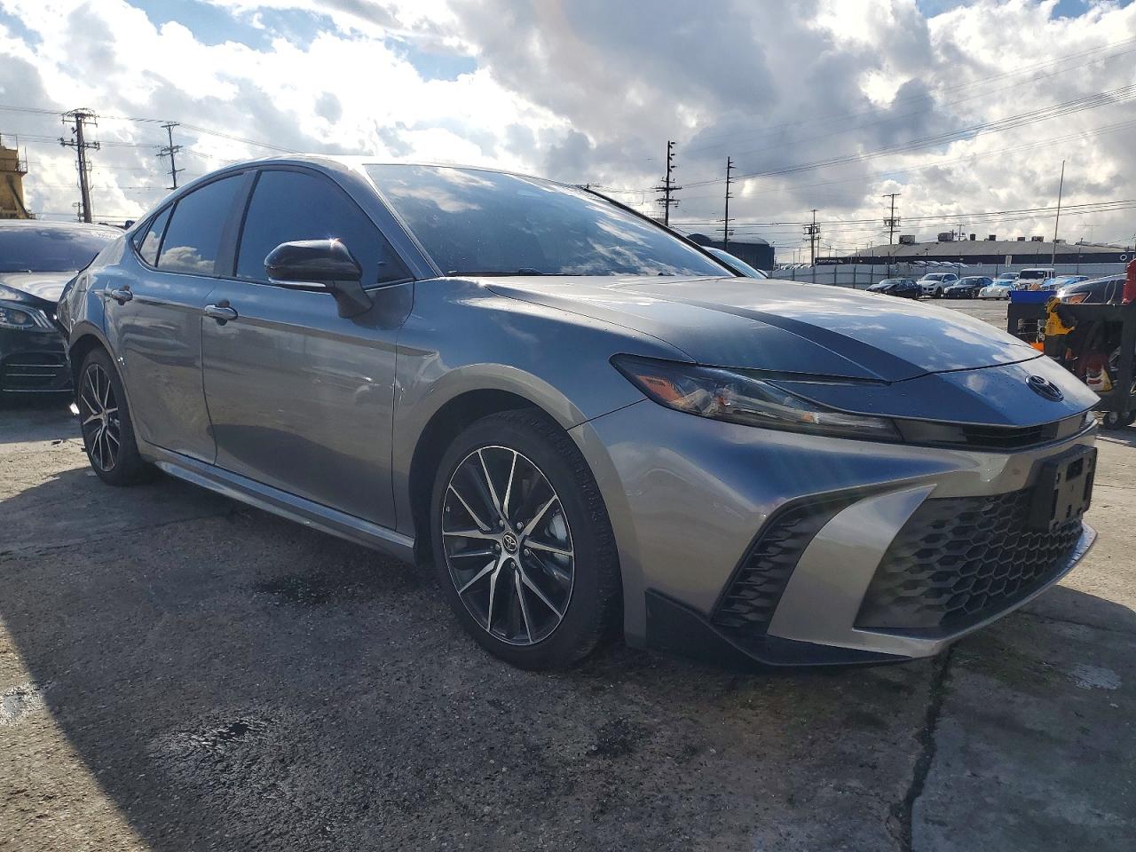 2025 TOYOTA CAMRY XSE photo 4