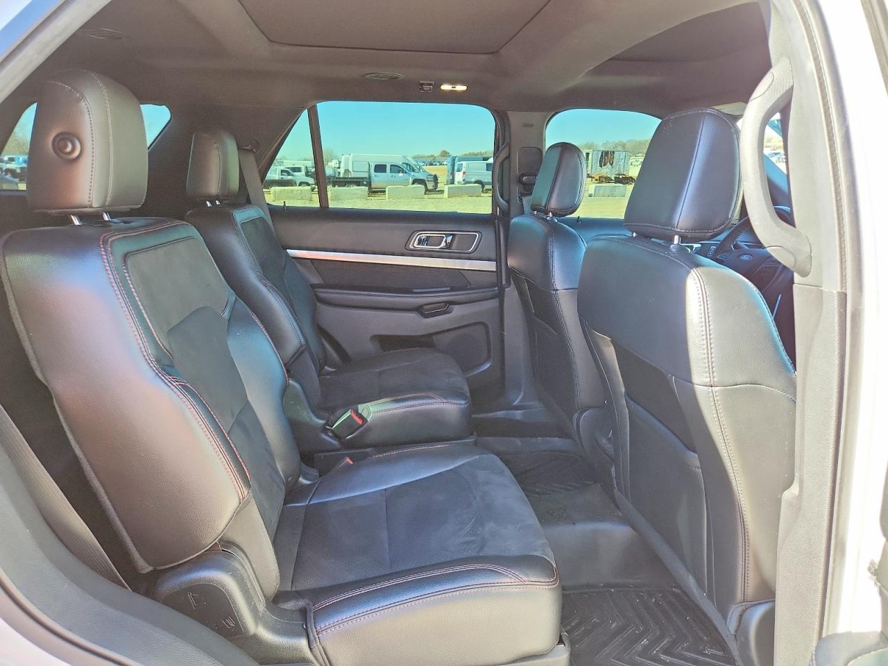 2018 FORD EXPLORER XLT photo 11