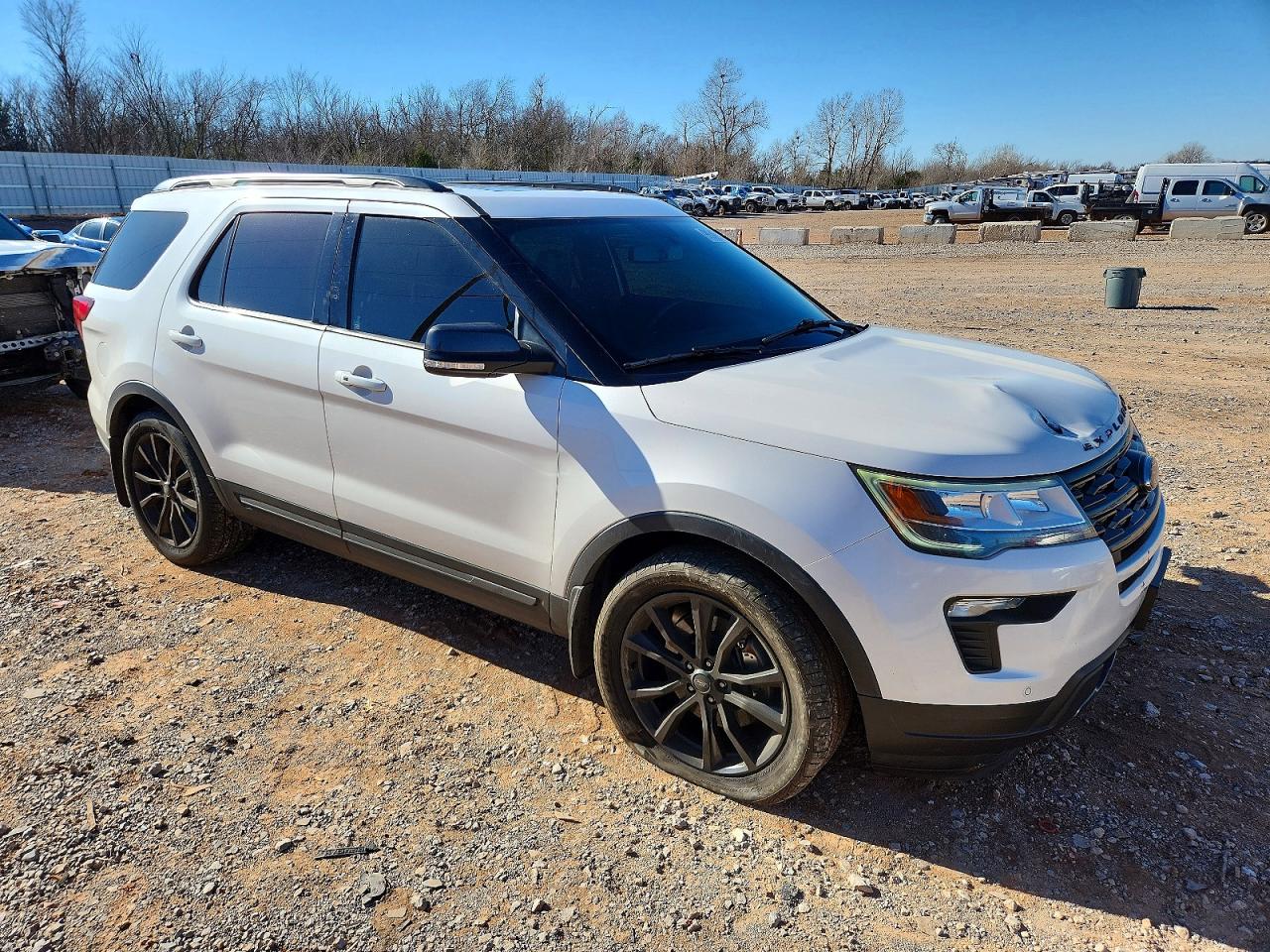 2018 FORD EXPLORER XLT photo 4