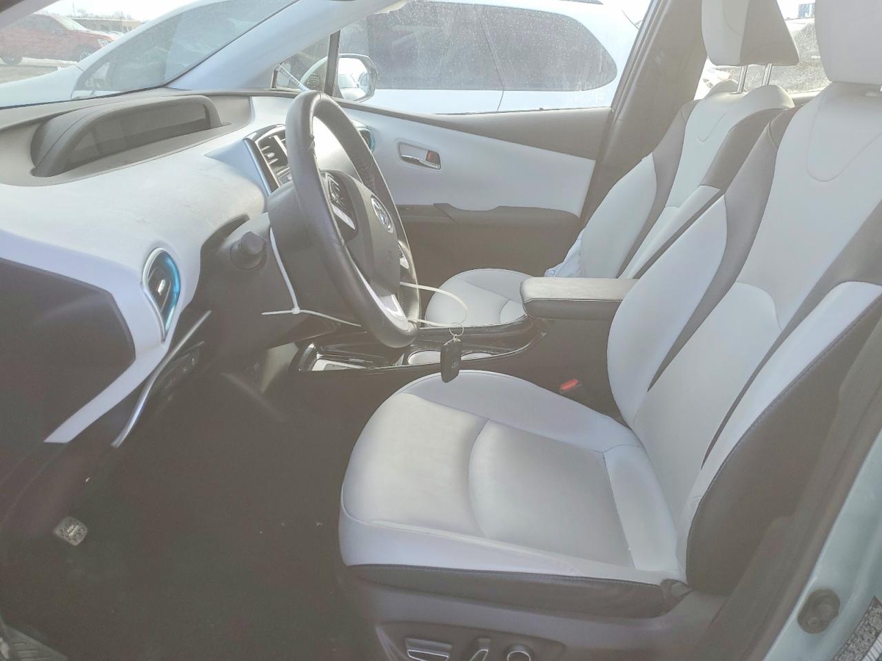 2017 TOYOTA PRIUS photo 19