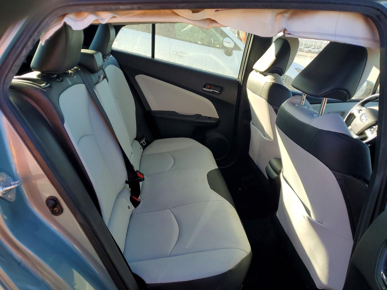 2017 TOYOTA PRIUS photo 28