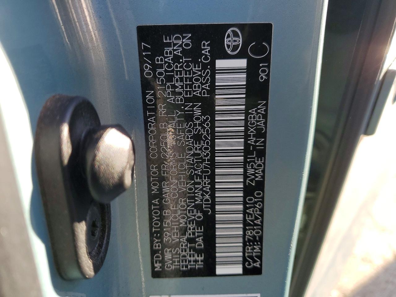 2017 TOYOTA PRIUS photo 34