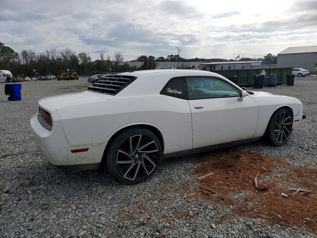 2012 DODGE CHALLENGER SXT photo 3