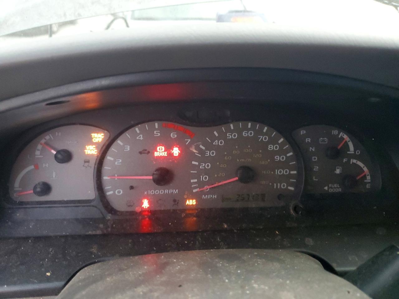 2003 TOYOTA SEQUOIA SR5 photo 9