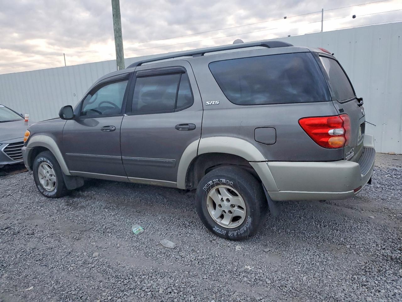 2003 TOYOTA SEQUOIA SR5 photo 2