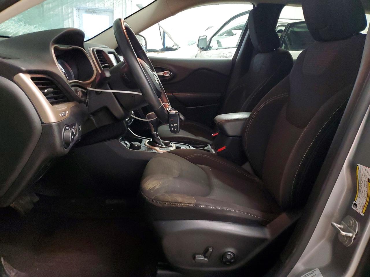 2017 JEEP CHEROKEE LATITUDE photo 13