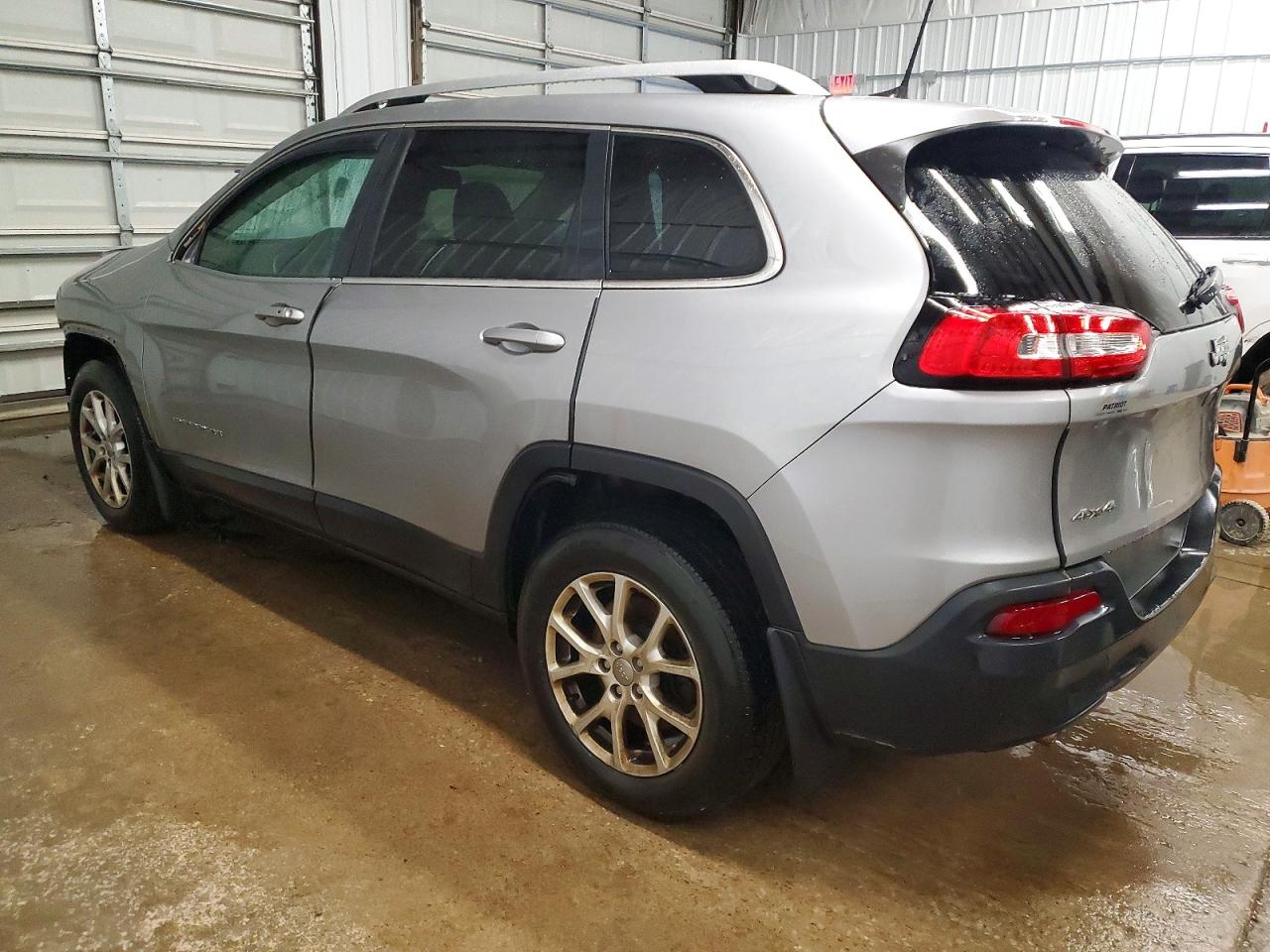 2017 JEEP CHEROKEE LATITUDE photo 3