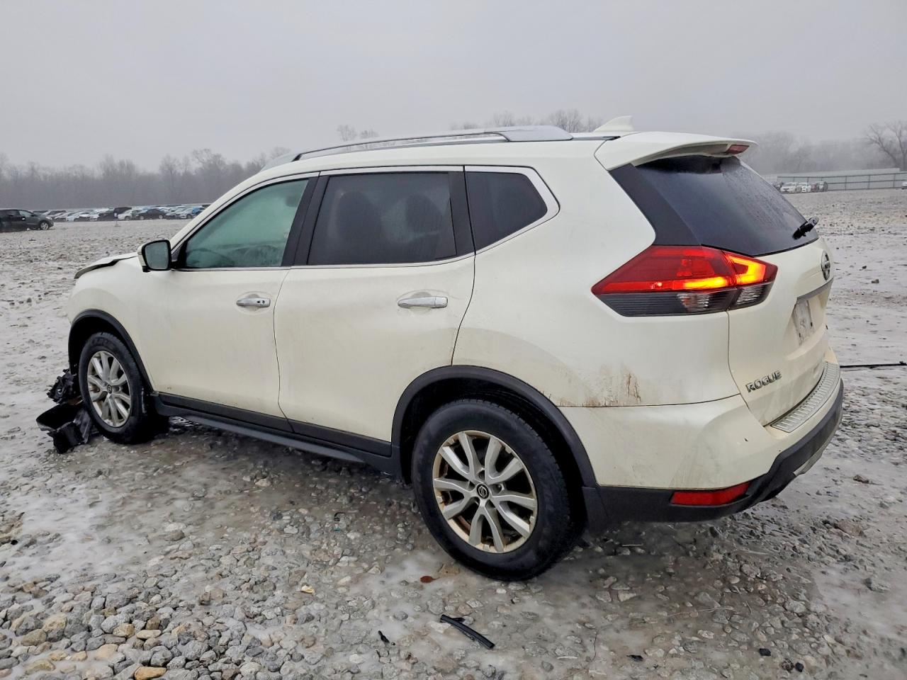 2018 NISSAN ROGUE S photo 2