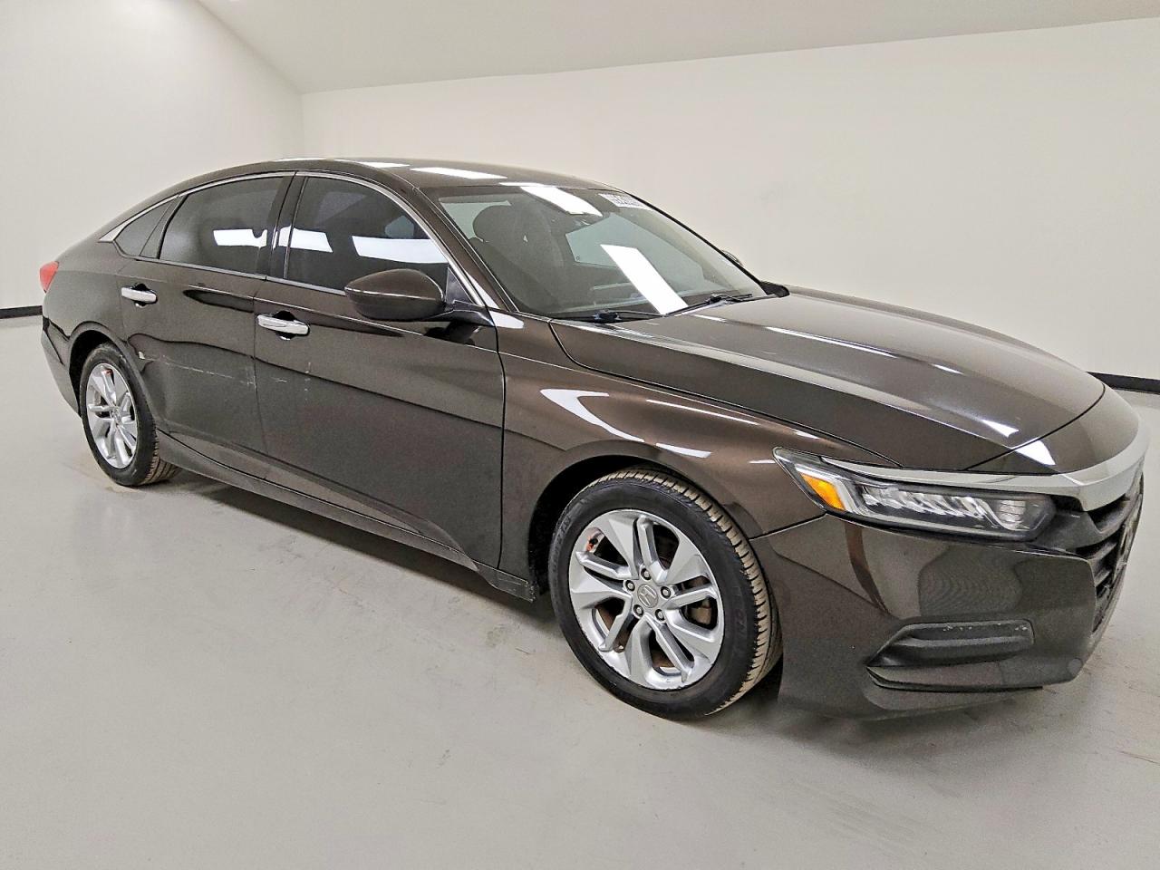2018 HONDA ACCORD LX photo 4