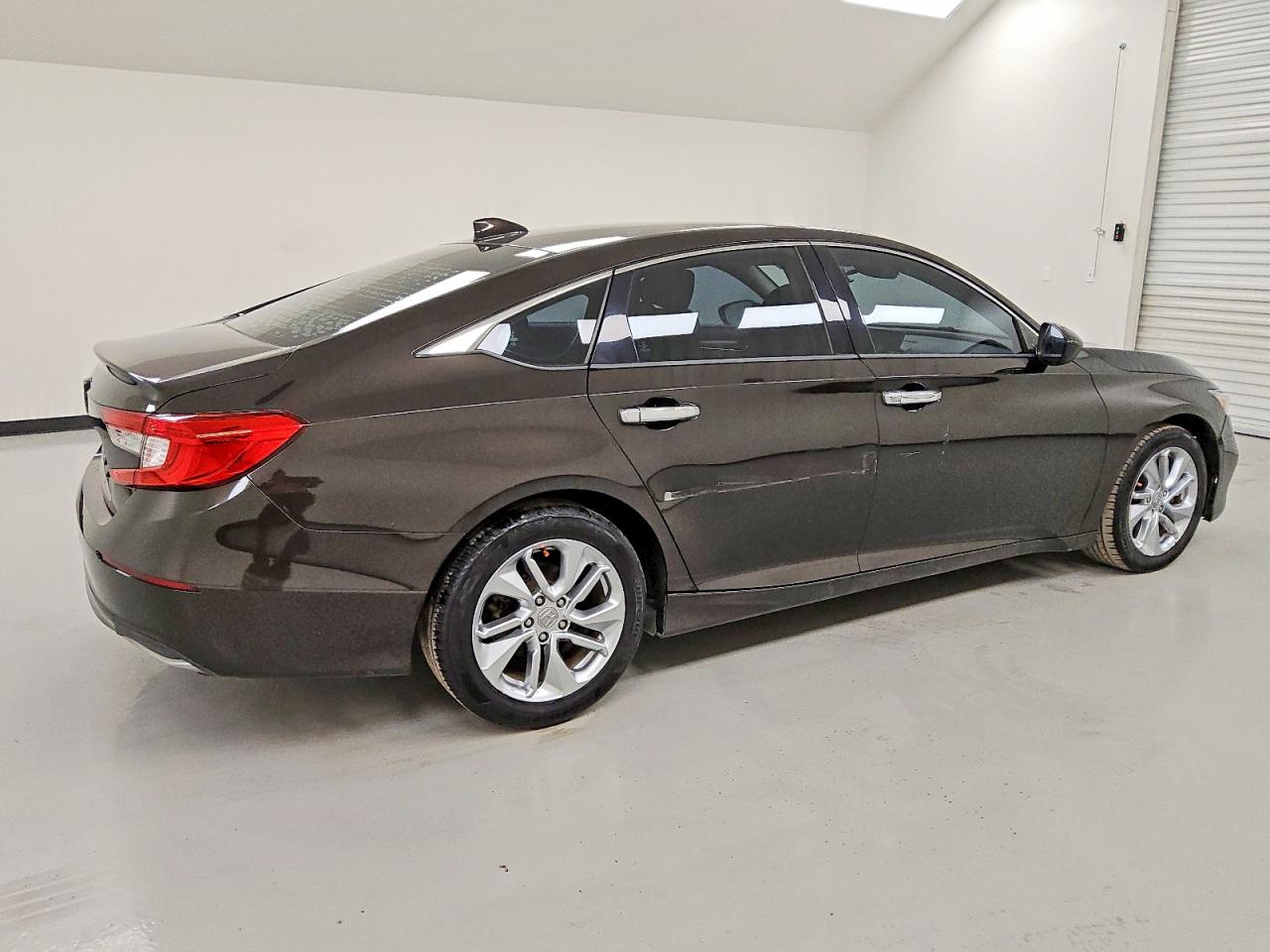 2018 HONDA ACCORD LX photo 3