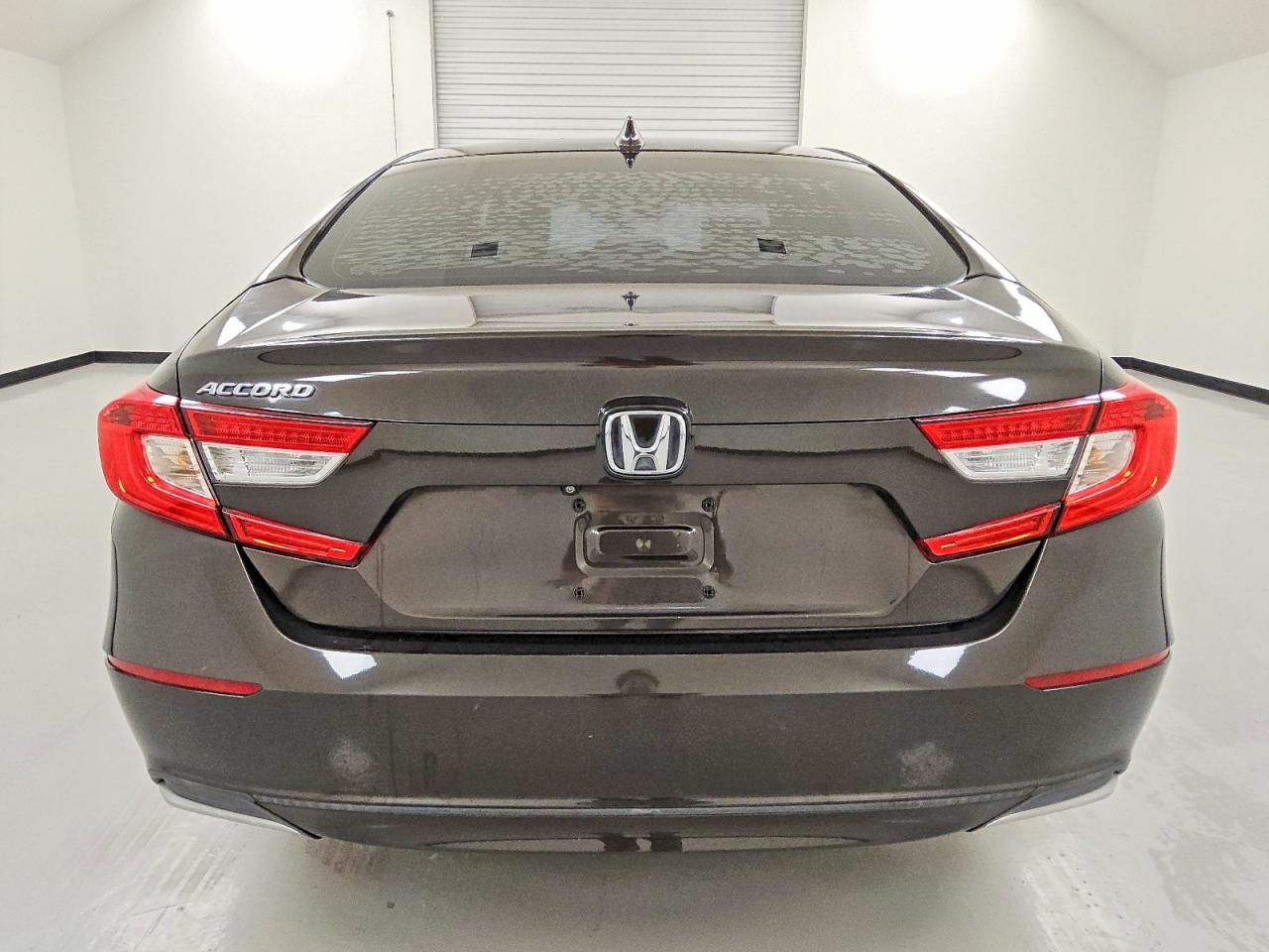 2018 HONDA ACCORD LX photo 6