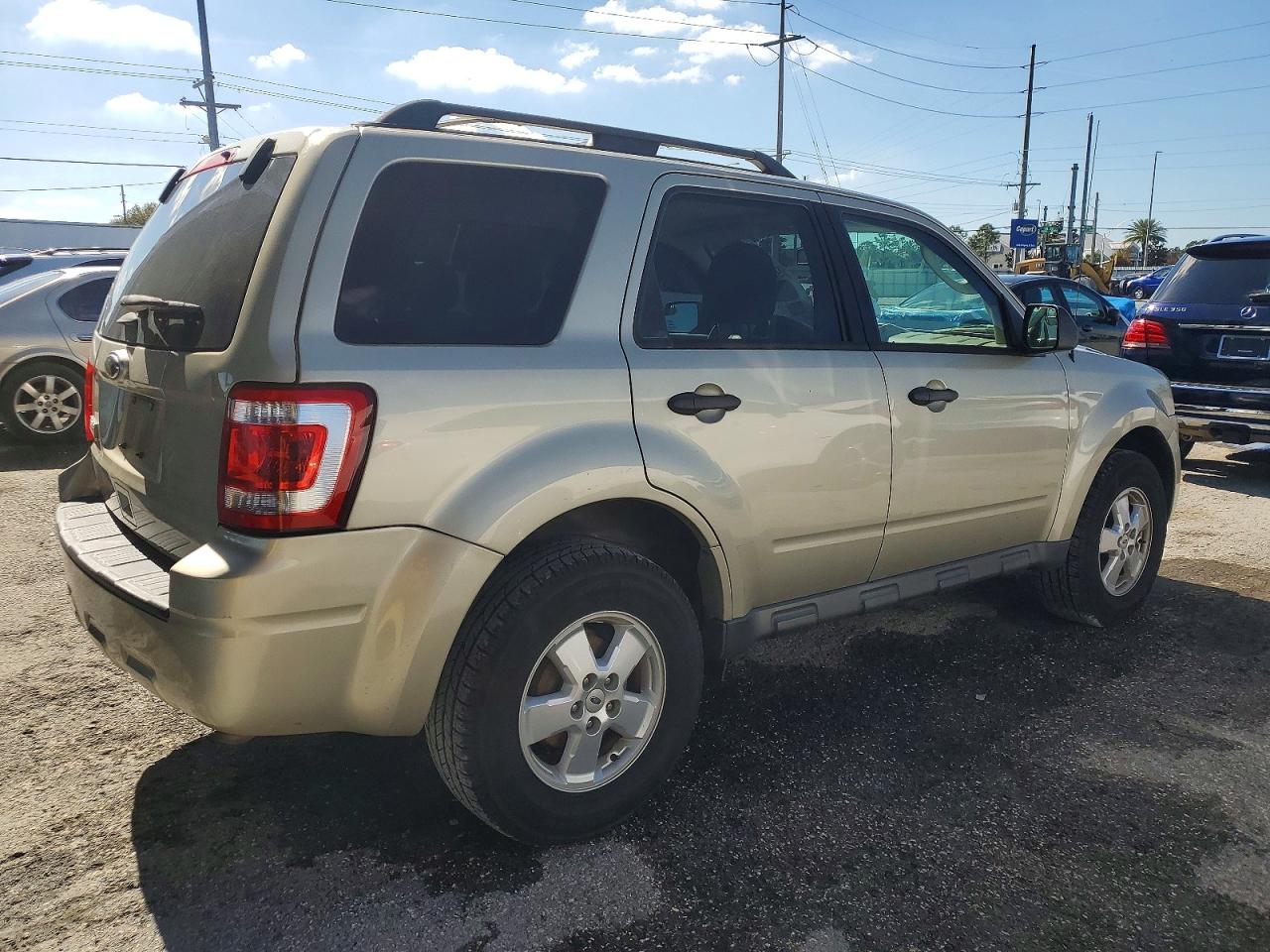 2012 FORD ESCAPE XLT photo 3