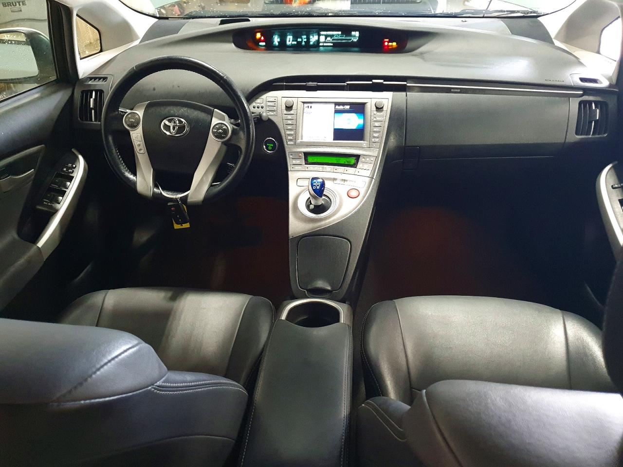 2013 TOYOTA PRIUS FOUR photo 8