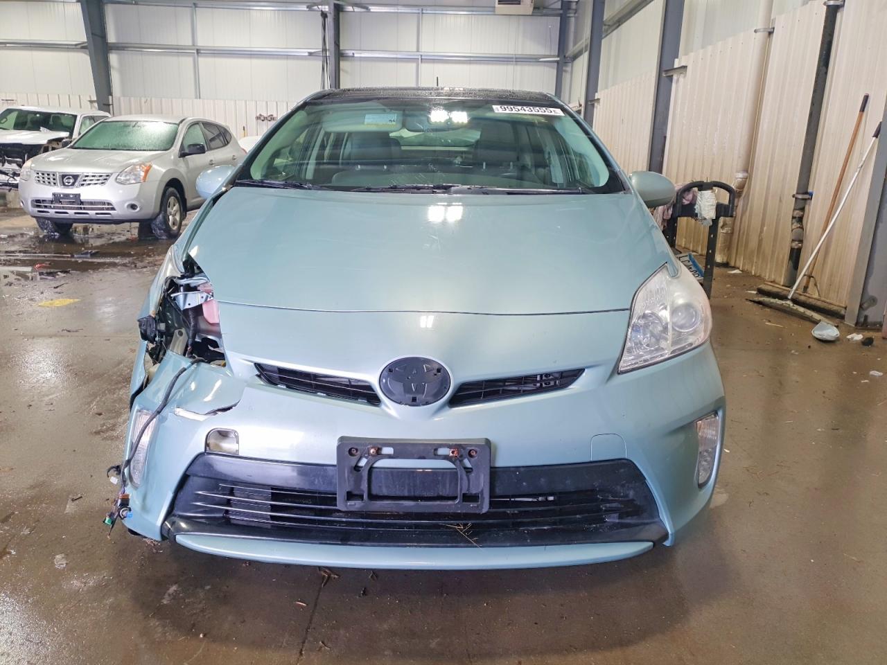 2013 TOYOTA PRIUS FOUR photo 5