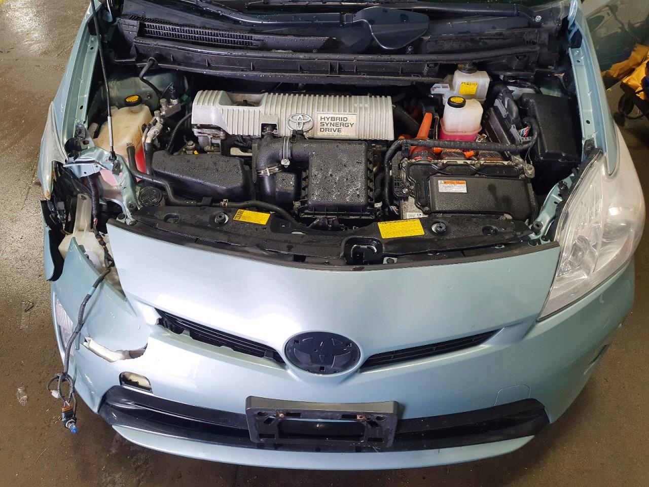 2013 TOYOTA PRIUS FOUR photo 12