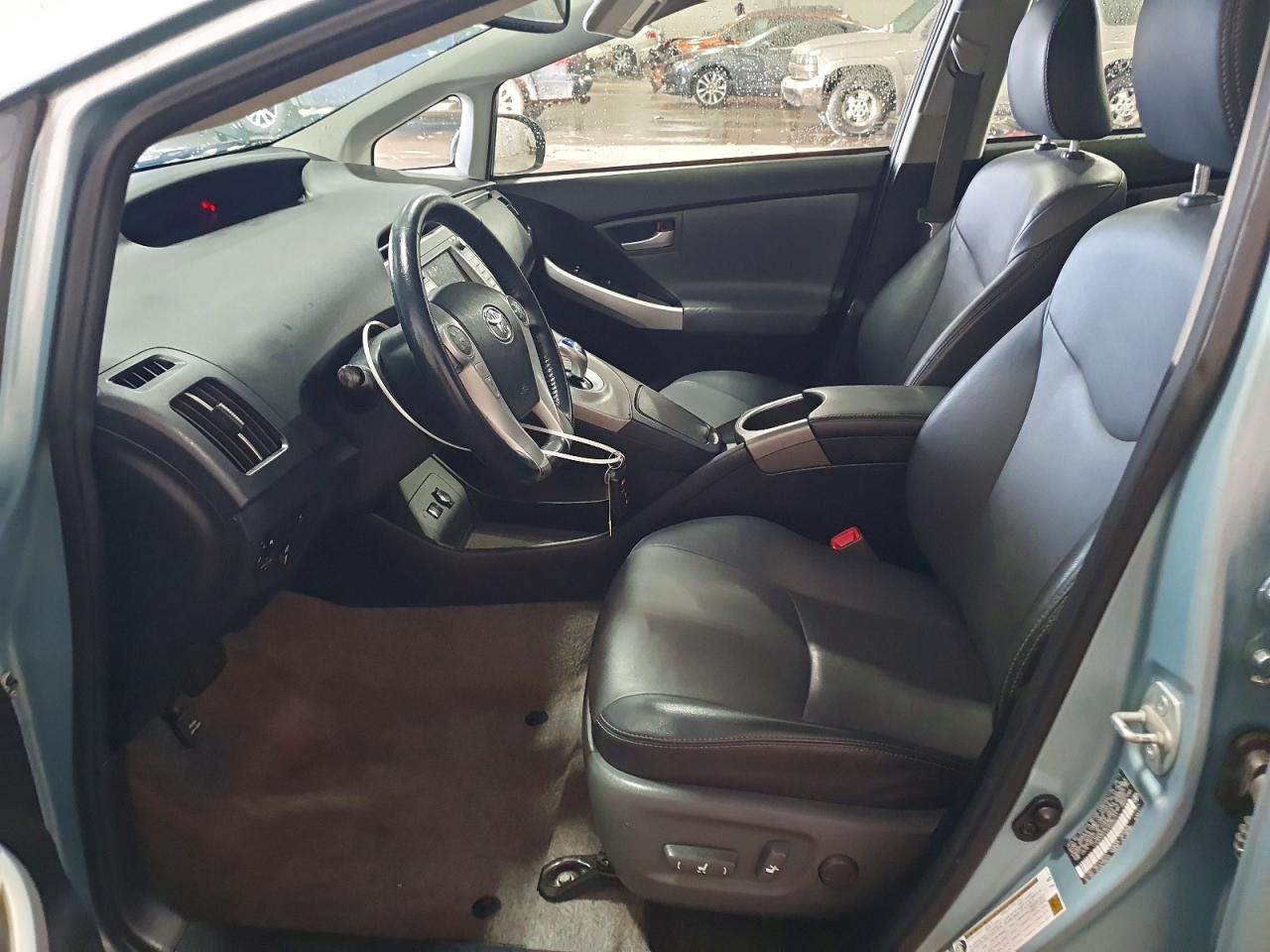 2013 TOYOTA PRIUS FOUR photo 7