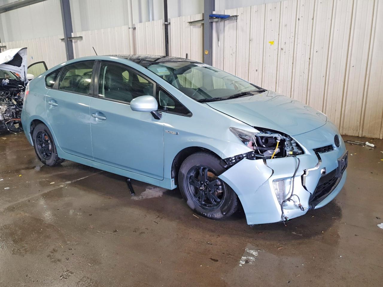 2013 TOYOTA PRIUS FOUR photo 4