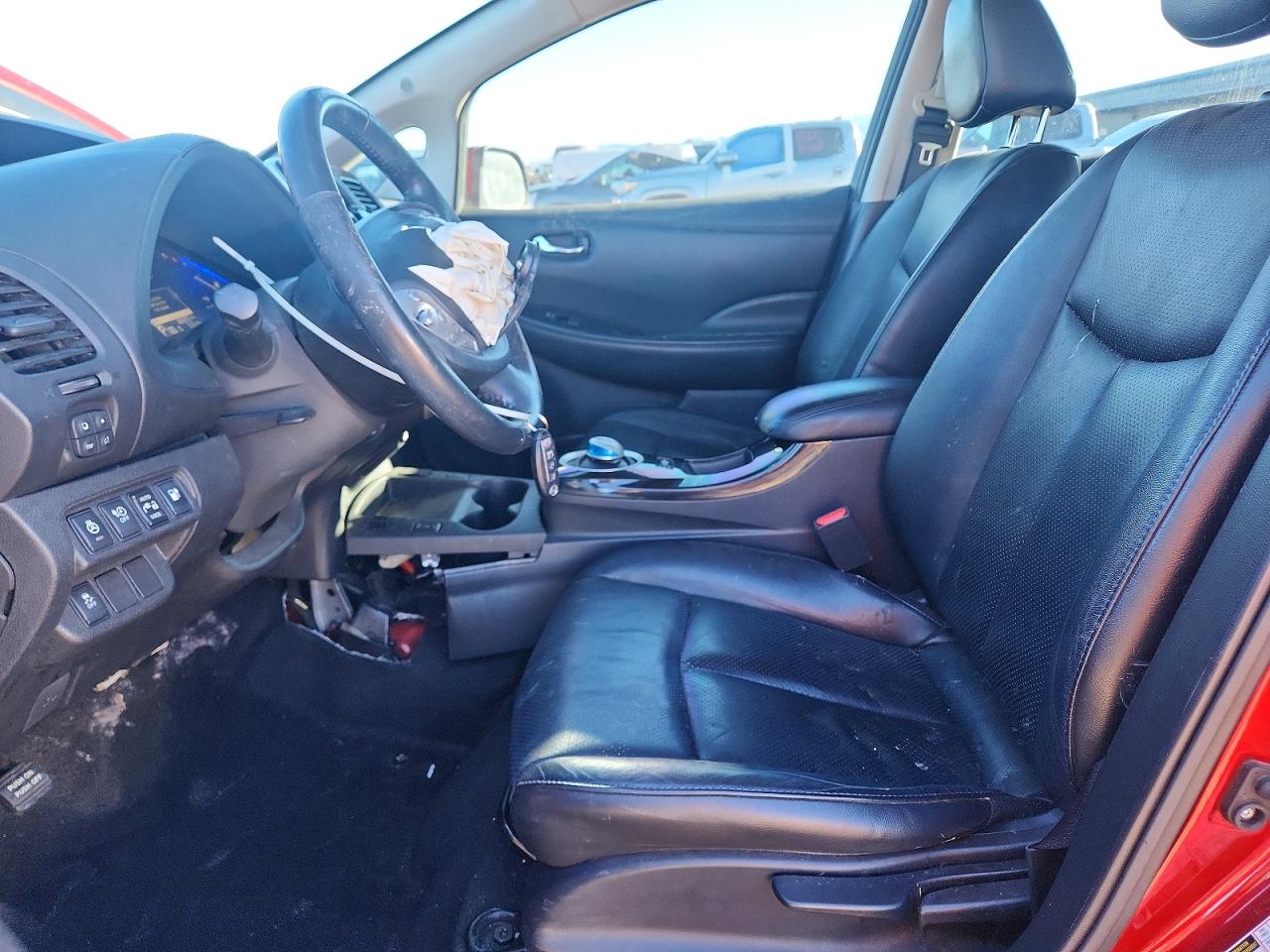 2015 NISSAN LEAF S photo 7