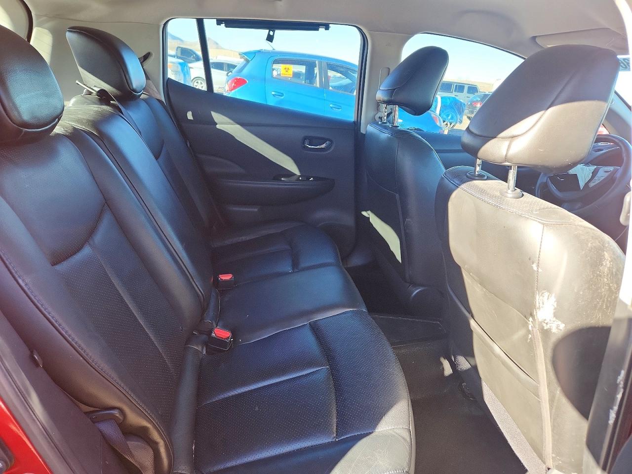 2015 NISSAN LEAF S photo 11
