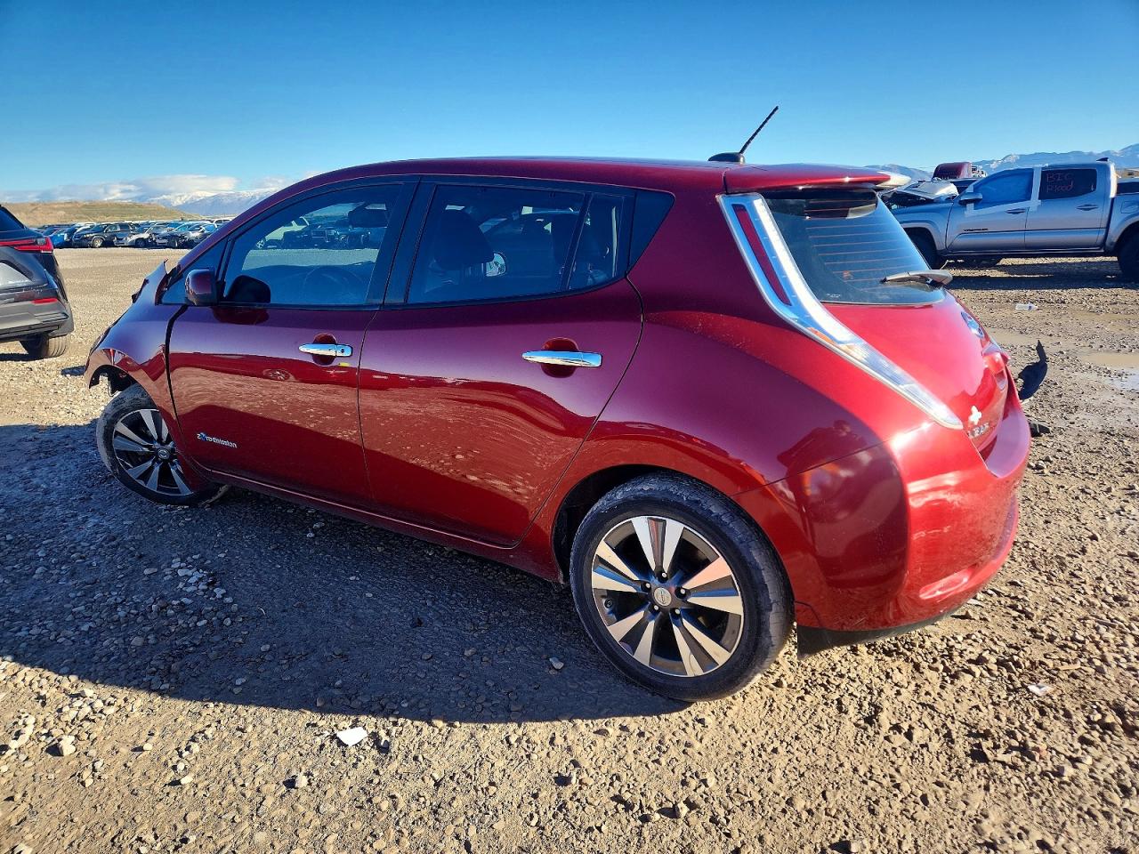 2015 NISSAN LEAF S photo 2